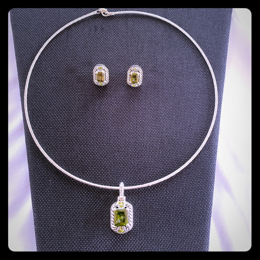 Green stone necklace and earring set.